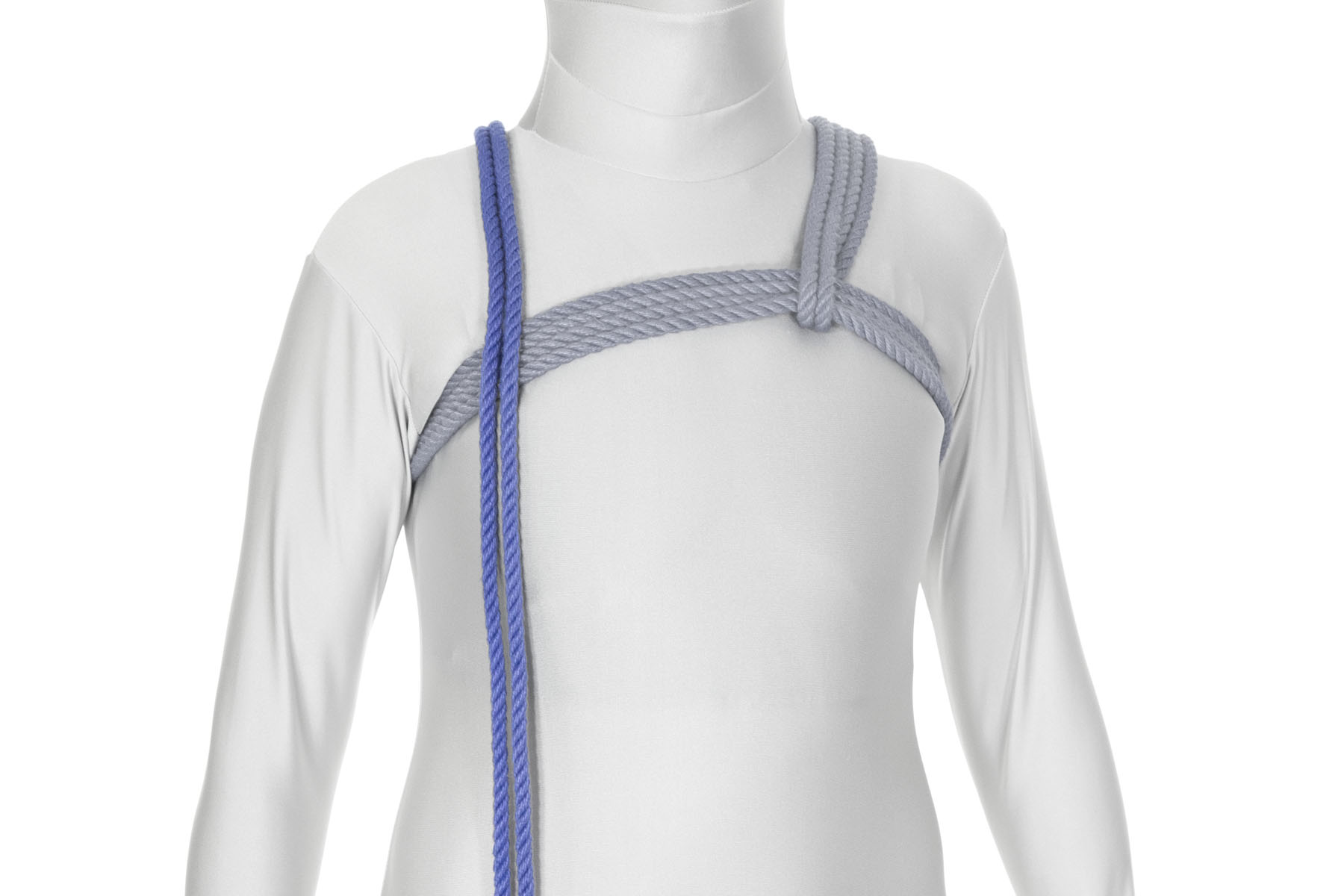 This is a front view of the rope coming over the right shoulder and passing over the chest wraps.