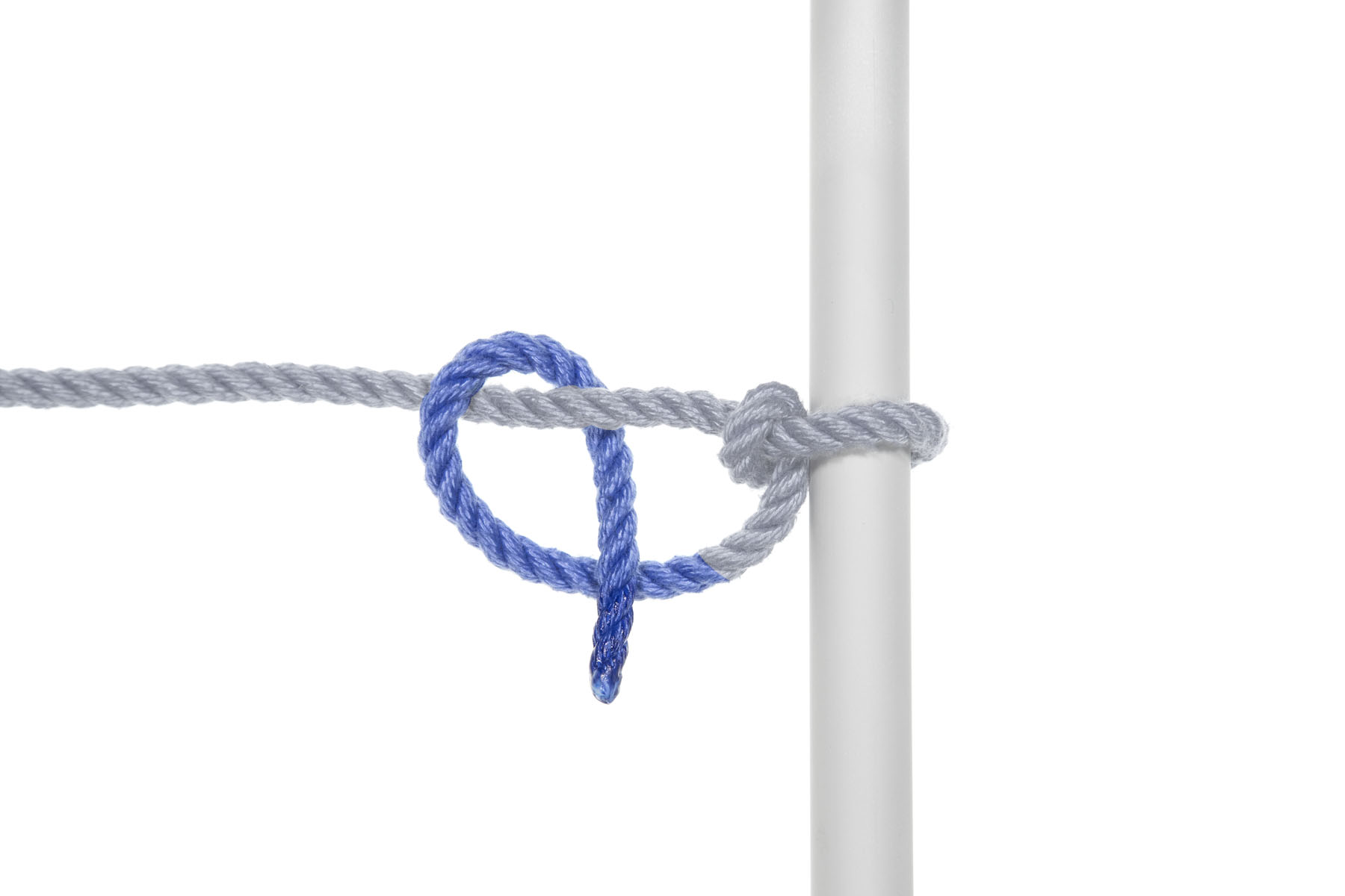 The half hitch has been pulled snug against the pole. The end of the rope crosses over the standing part, under the standing part, and over itself, to make a second half hitch.