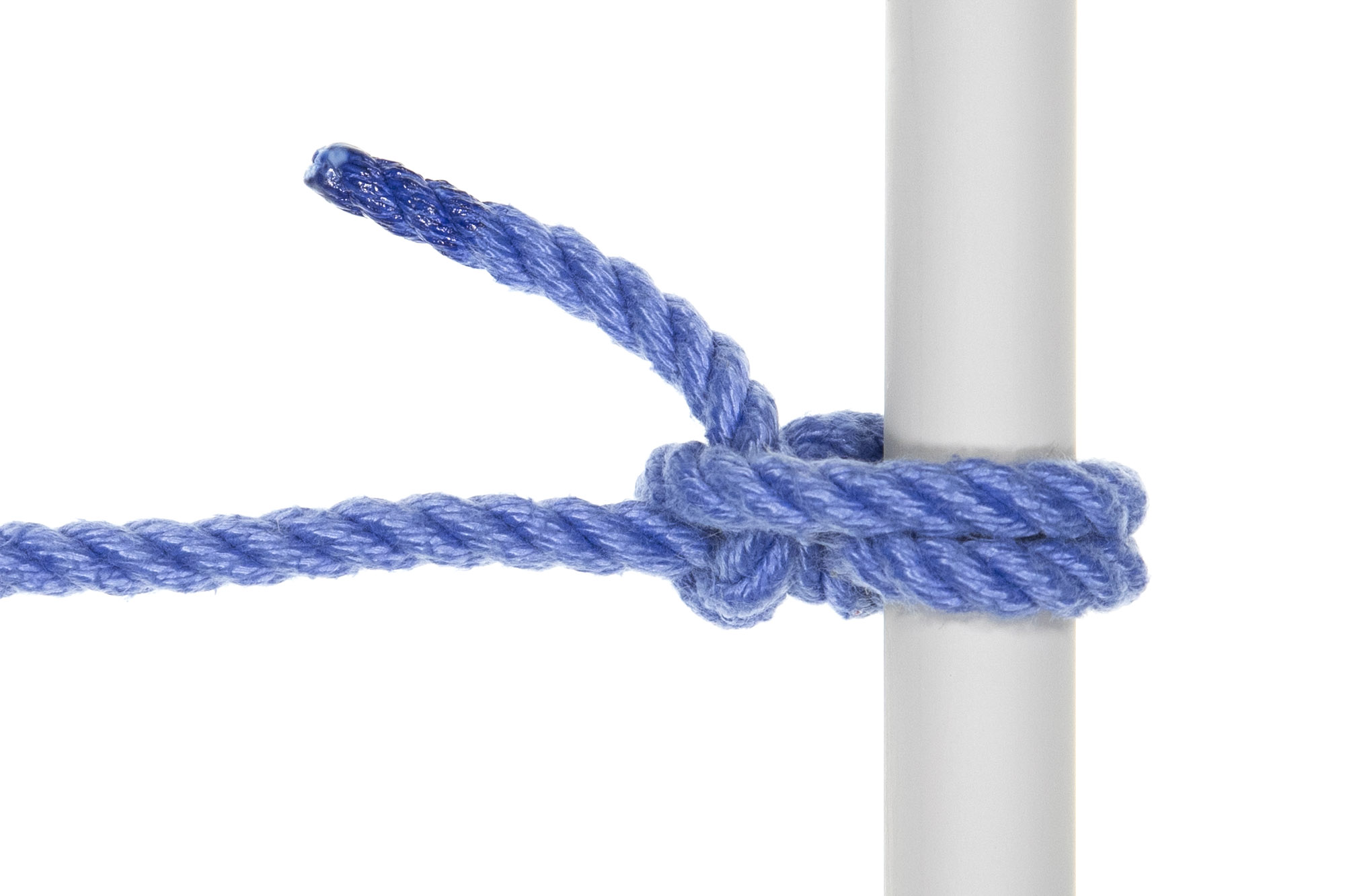 A one inch gray pole crosses the frame vertically. A blue rope enters from the left and is tied to the pole with a Munter hitch. There are two wraps around the pole and the knot is finished with a half hitch.