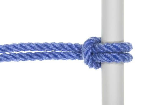 A lark’s head tied around a gray pole. A doubled blue rope goes around the pole and through itself.